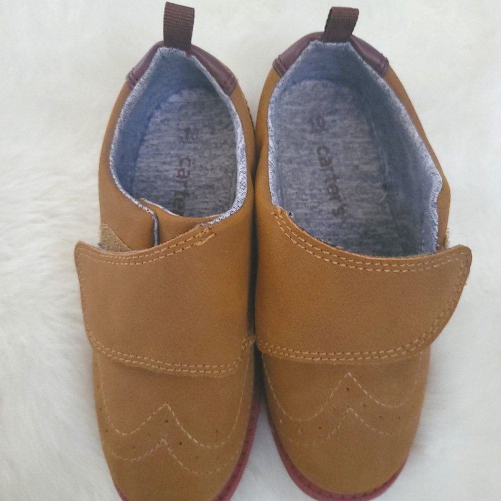 Pre-loved Carters Boys Dress Shoes size 10  Cognac color.